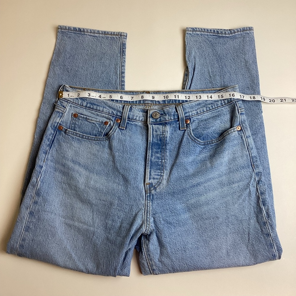 Levi's Women’s Tapered Leg Jeans Size 32 Light Blue